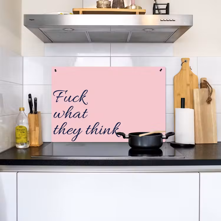 Fuck what they think - Roze - Minimalistisch Inductie beschemer met haakjes klein -sfeer2