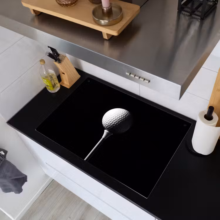 Golfbal - Minimalistisch - Wit Inductie beschemer met haakjes klein -sfeer1