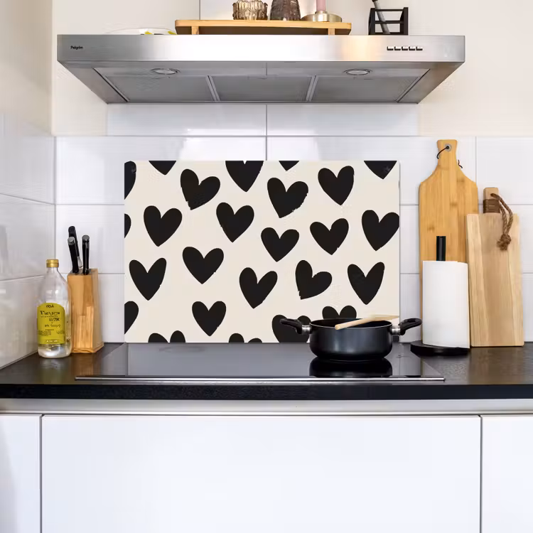 Hartjes - Zwart - Beige Inductie beschemer met haakjes klein -sfeer2