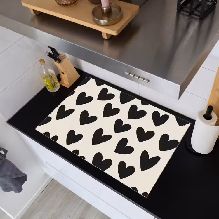 Hartjes - Zwart - Beige Inductie beschemer met haakjes klein -sfeer1