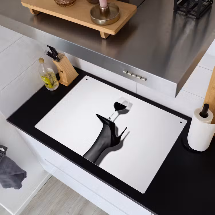 Hak - Wijn - Minimalistisch - Zwart Inductie beschemer met haakjes klein -sfeer1