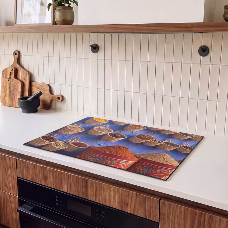 Induction Hob Cover & Splashback (2-in-1) - Herbs - Baskets - Market - Kruiden - Manden - Markt Inductie beschemer met haakjes klein