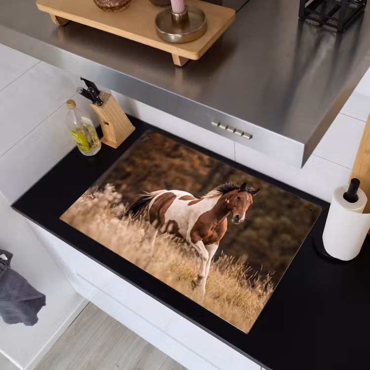 Paard - Bruin - Gras Inductie beschemer met haakjes klein -sfeer1