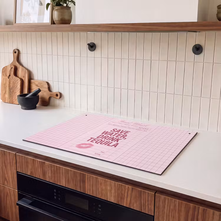 Humor - Drank - Tekst - Roze Inductie beschemer met haakjes klein -sfeer1
