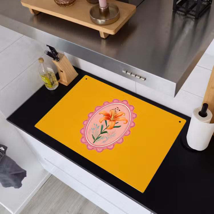 Lelie - Oranje - Lijst - Ovaal Inductie beschemer met haakjes klein -sfeer1