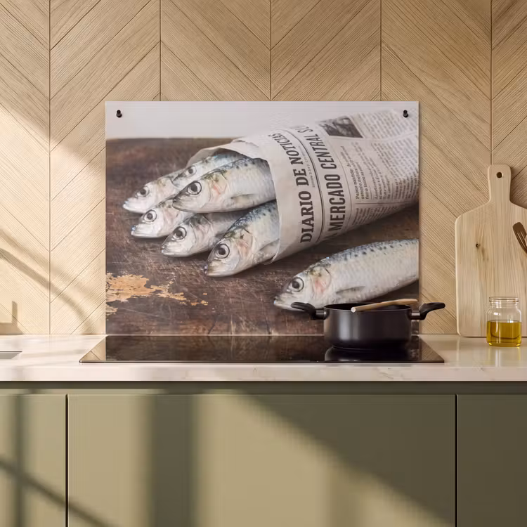 Induction Hob Cover & Splashback (2-in-1) - Little Sardine - newspaper - cutting board - Sardientje - krant - snijplank Inductie beschemer met haakjes klein