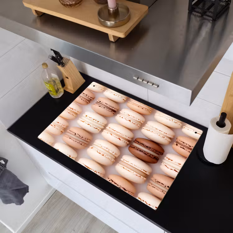 Macarons - Beige - Bruin Inductie beschemer met haakjes klein -sfeer1