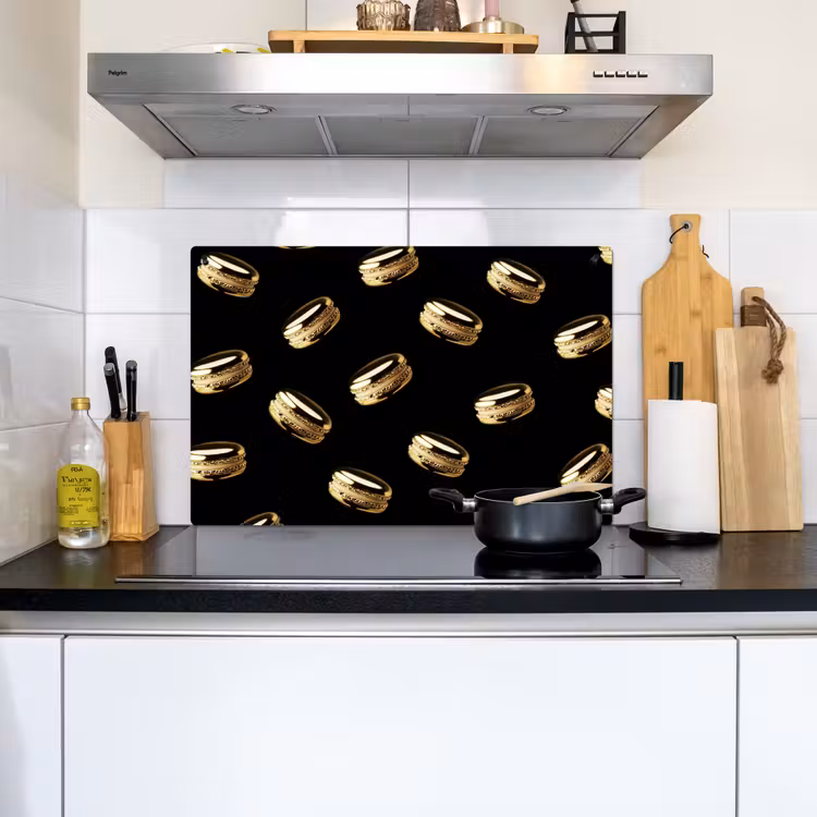 Macarons - Patroon - Goud - Zwart Inductie beschemer met haakjes klein -sfeer2