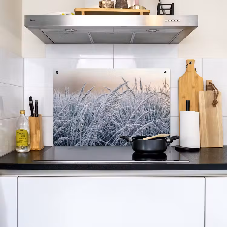Rijp - Gras - Kristallen - Winter - Minimalistisch Inductie beschemer met haakjes klein -sfeer2