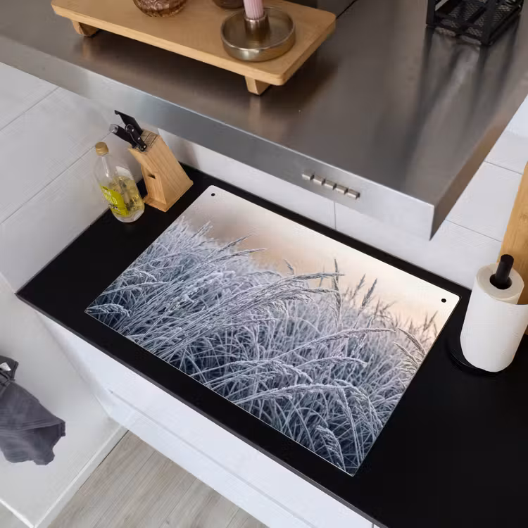 Rijp - Gras - Kristallen - Winter - Minimalistisch Inductie beschemer met haakjes klein -sfeer1