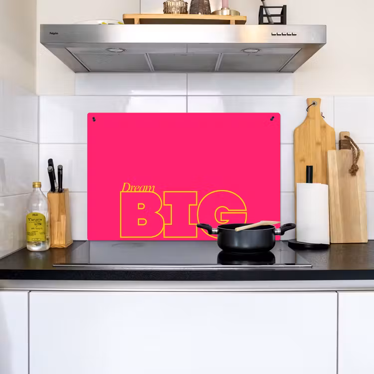 Minimalistisch - Roze - Dream big - Grafisch Inductie beschemer met haakjes klein -sfeer2
