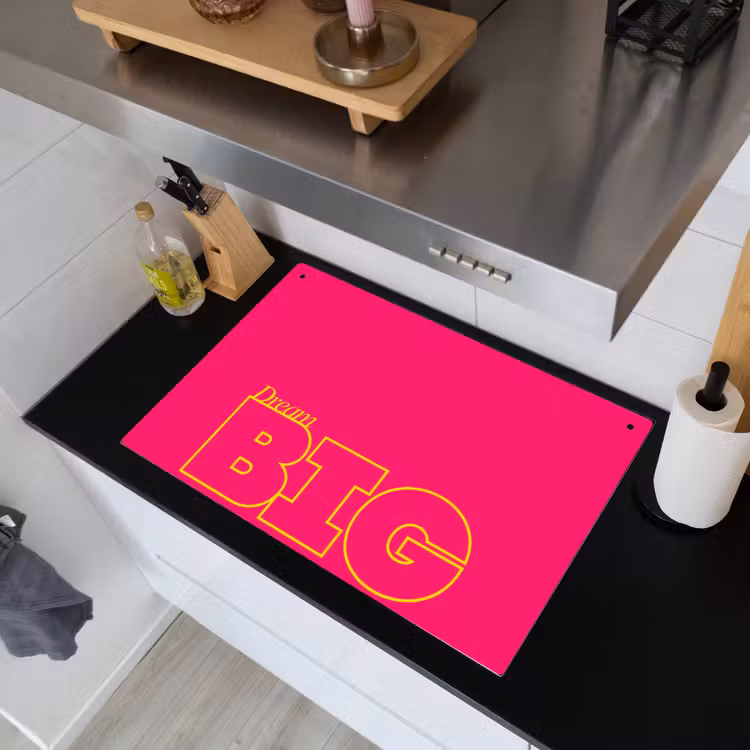 Minimalistisch - Roze - Dream big - Grafisch Inductie beschemer met haakjes klein -sfeer1