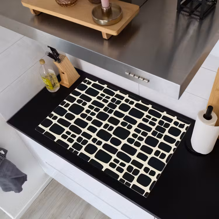 Modern - Organisch - Zwart Inductie beschemer met haakjes klein 777 -sfeer1