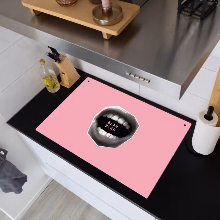 Mond - BLAH BLAH - Roze Inductie beschemer met haakjes klein -sfeer1