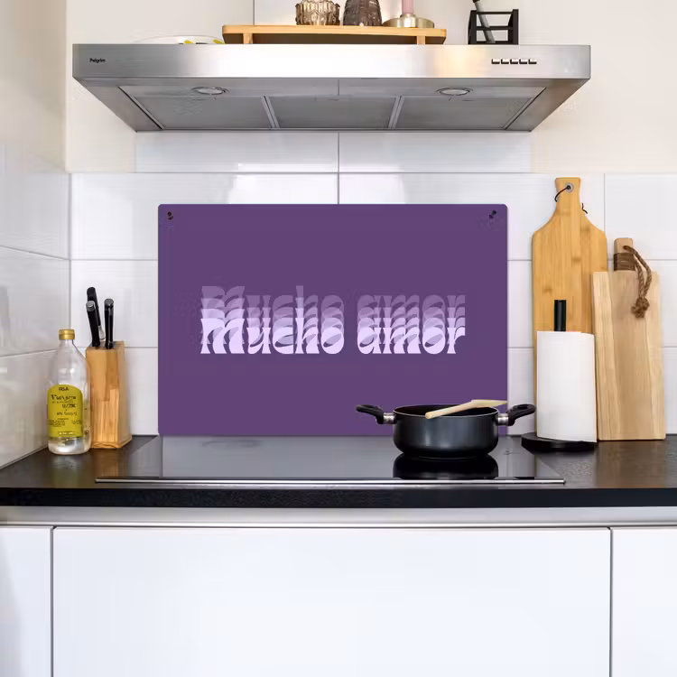 Mucho amor - Paars - Grafisch Inductie beschemer met haakjes klein -sfeer2