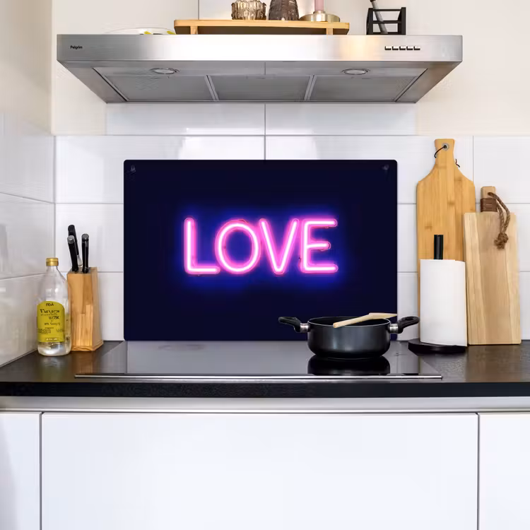 Neon - Love - Valentijn Inductie beschemer met haakjes klein -sfeer2