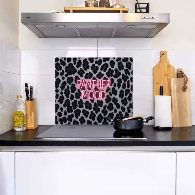 Panterprint - Zwart - Neonletters - Roze Inductie beschemer met haakjes middel -sfeer2