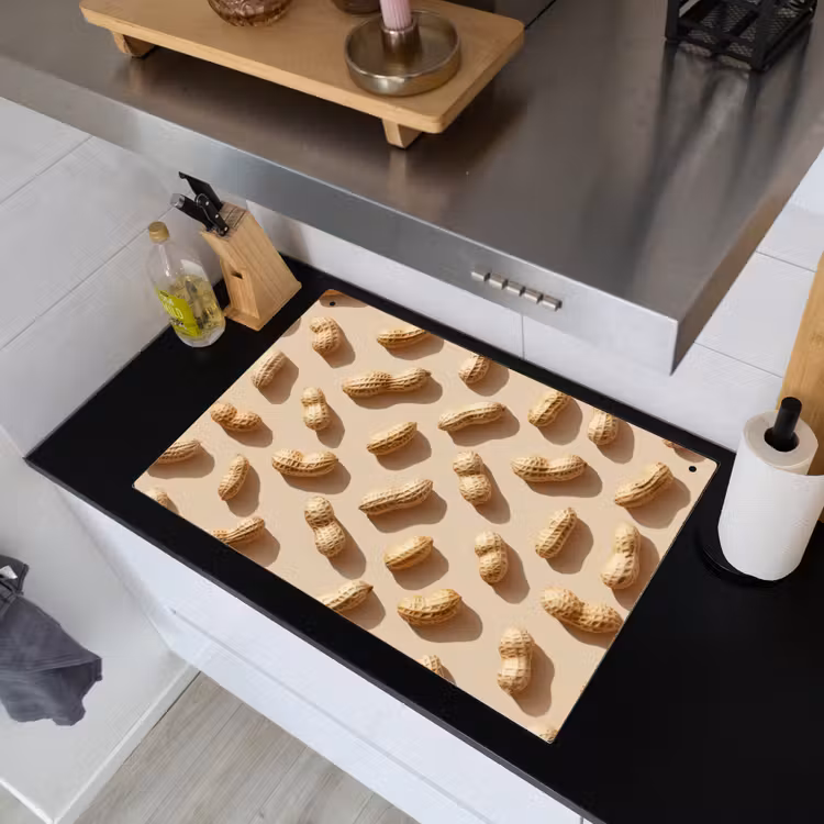Pinda's - Patroon - Beige Inductie beschemer met haakjes klein -sfeer1