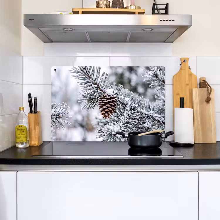 Dennenappel - Tak - Sneeuw - Winter - Sfeervol Inductie beschemer met haakjes klein -sfeer2