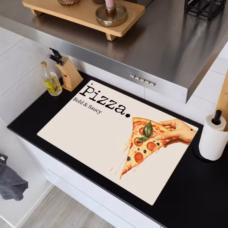Pizza - Kaas - Pepperoni Inductie beschemer met haakjes klein -sfeer1