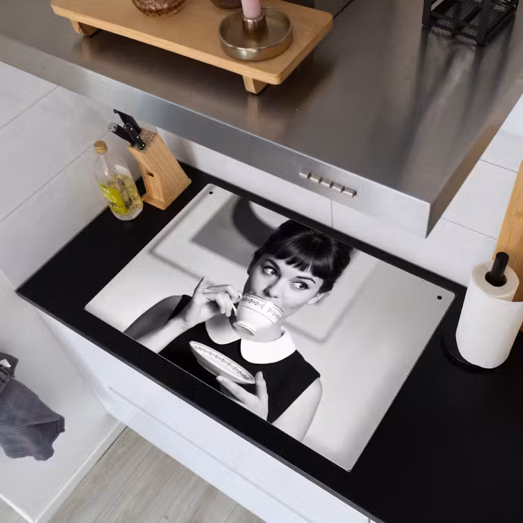 Portret - Thee - Vrouw Inductie beschemer met haakjes klein -sfeer1
