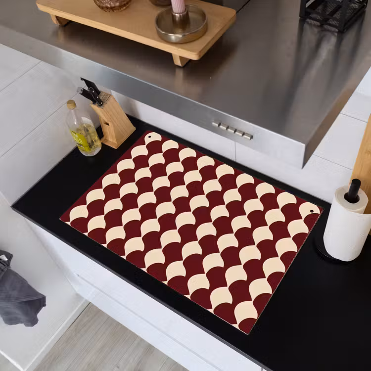 Rood - Tegelpatroon - Crème Inductie beschemer met haakjes klein 777 -sfeer1