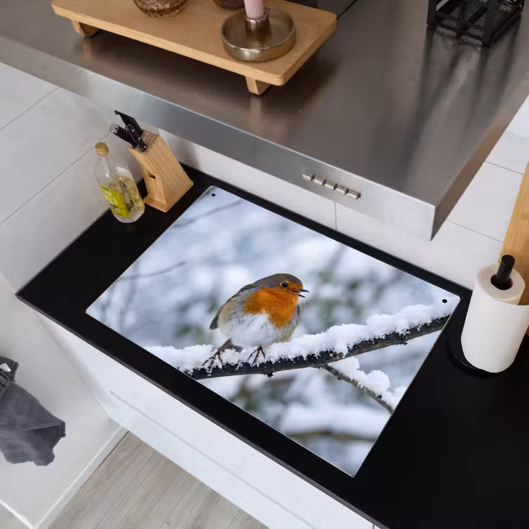 Roodborstje - Tak - Sneeuw - Winter - Levendig Inductie beschemer met haakjes klein -sfeer1