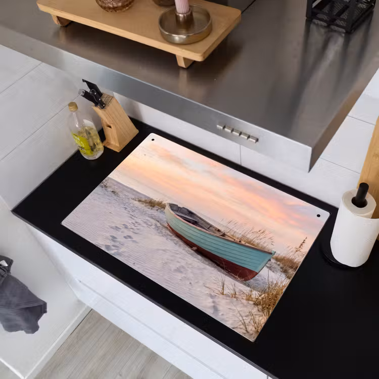 Rustiek - Roeiboot - Zandstrand Inductie beschemer met haakjes klein -sfeer1