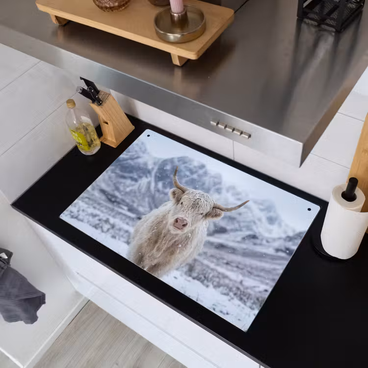 Schotse Hooglander - Sneeuw - Bergen - Winter Inductie beschemer met haakjes klein -sfeer1