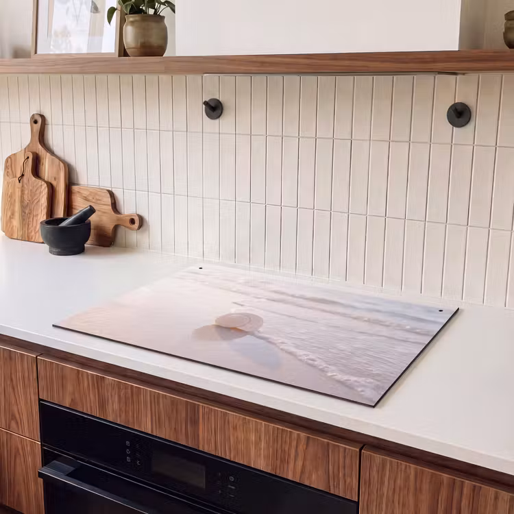 Zeeschelp - Strand - Zee - Natuur - Beige Inductie beschemer met haakjes klein -sfeer1