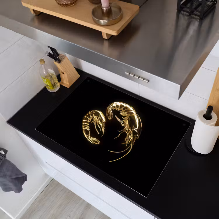 Garnalen - Zwart - Goud - Dieren Inductie beschemer met haakjes klein -sfeer1