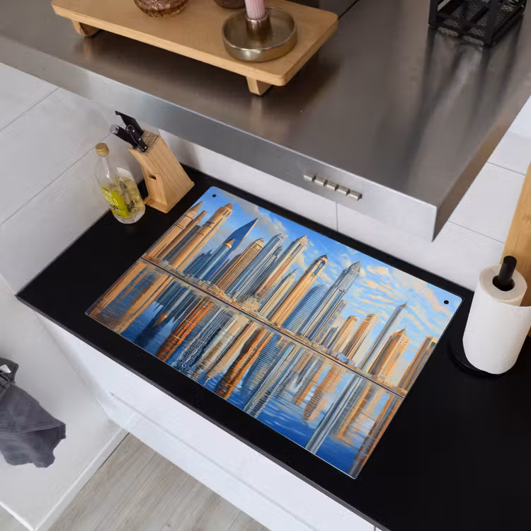 Skyline - Wolkenkrabbers - Water - Blauw Inductie beschemer met haakjes klein -sfeer1