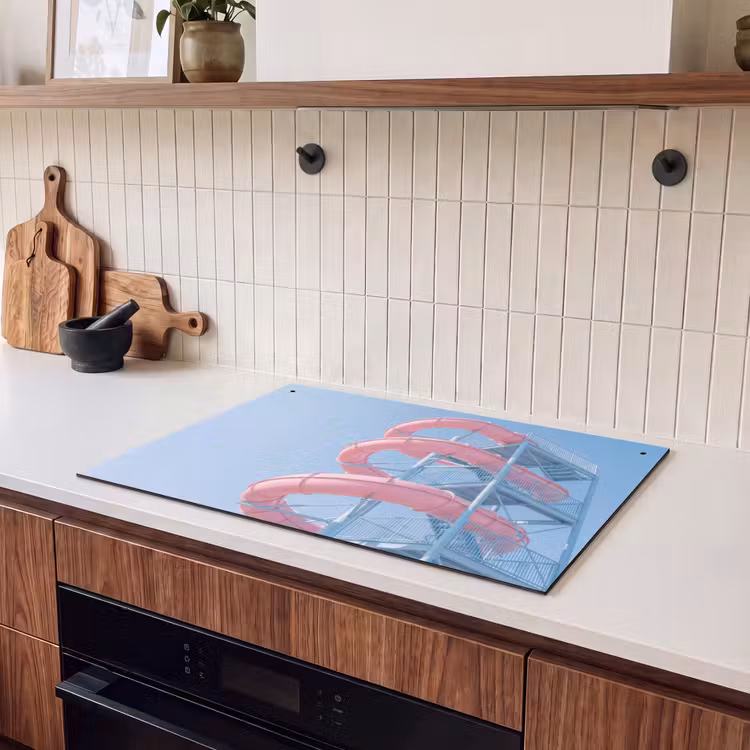 Glijbaan - Waterpark - Spiraal - Modern - Roze Inductie beschemer met haakjes klein -sfeer1