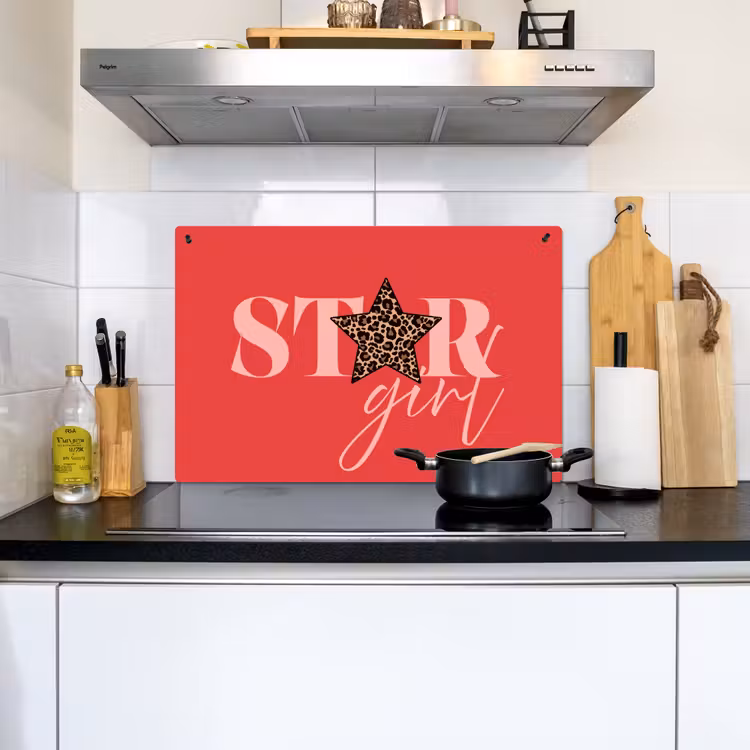 Star girl - Rood - Panter - Ster Inductie beschemer met haakjes klein -sfeer2