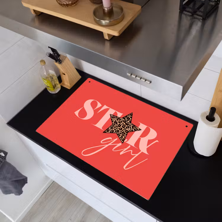 Star girl - Rood - Panter - Ster Inductie beschemer met haakjes klein -sfeer1