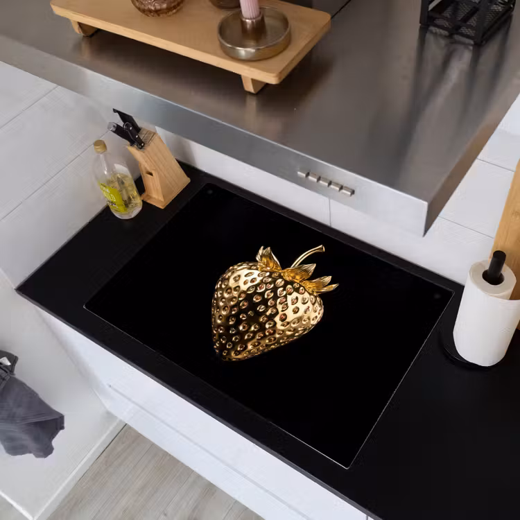 Aardbei - Goud - Zwart - Chrome Inductie beschemer met haakjes klein -sfeer1