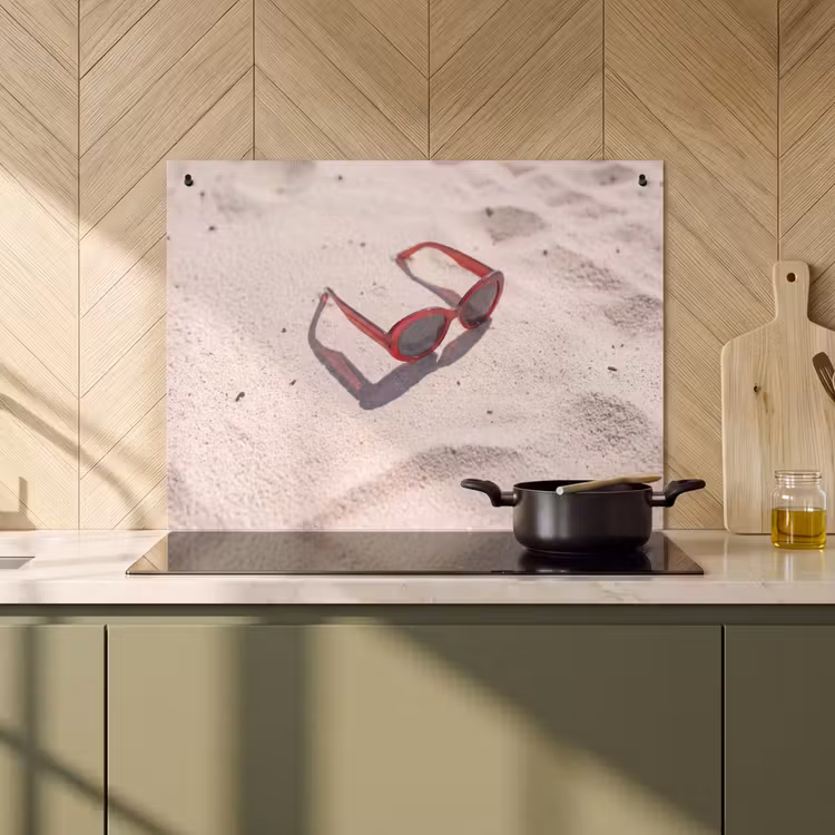 Zonnebril - Strand - Vakantie - Rood Inductie beschemer met haakjes klein -sfeer2