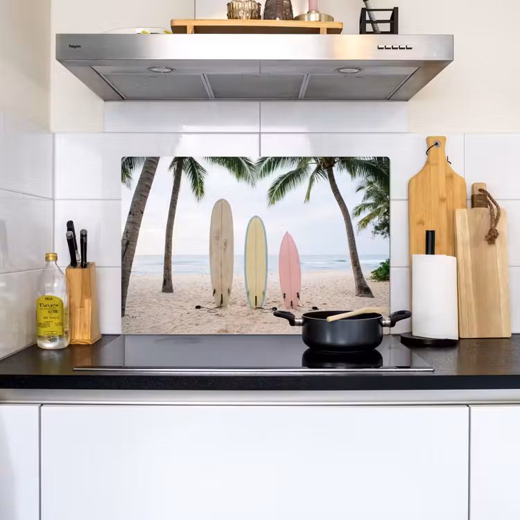 Surfboard - Palmbomen - Kleurrijk Inductie beschemer met haakjes klein -sfeer2
