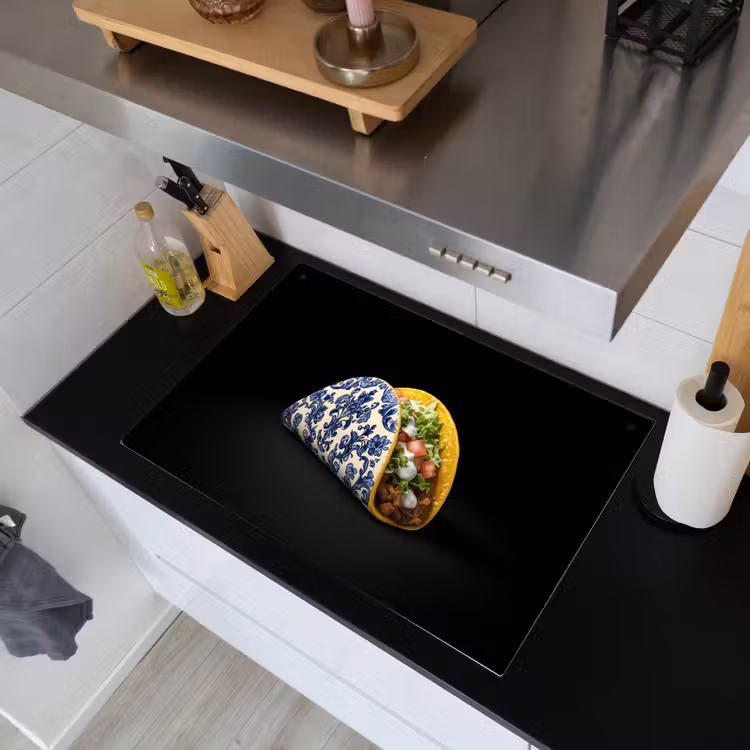 Taco - Vlees - Salade - Delftsblauw - Motief Inductie beschemer met haakjes klein -sfeer1