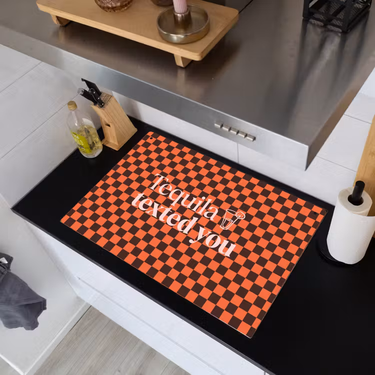 Tequila texted you - Glas - Vierkanten - Oranje Inductie beschemer met haakjes klein -sfeer1