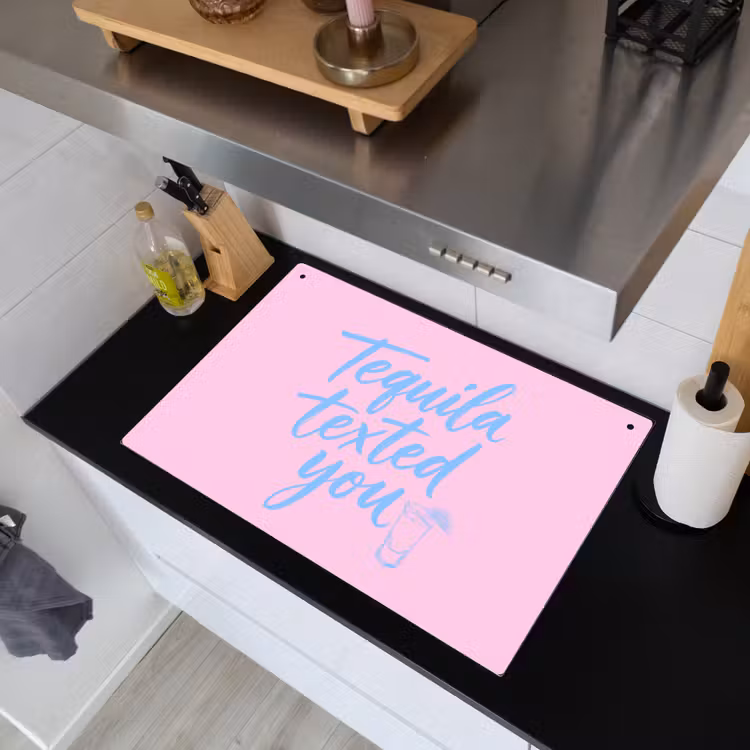 Tequila texted you - Roze - Blauw Inductie beschemer met haakjes klein -sfeer1