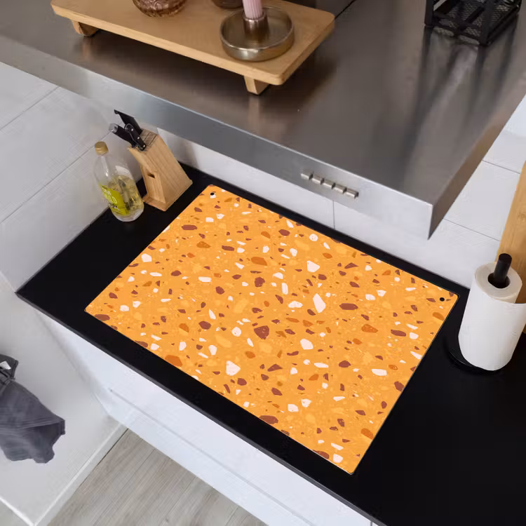 Terrazzo -  Patroon - Okergeel Inductie beschemer met haakjes klein 777 -sfeer1