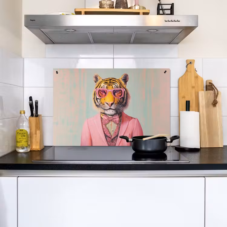 Tijger - Strik - Jasje - Roze Inductie beschemer met haakjes klein -sfeer2
