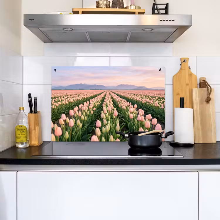Tulpen - Landschap - Roze Inductie beschemer met haakjes klein -sfeer2