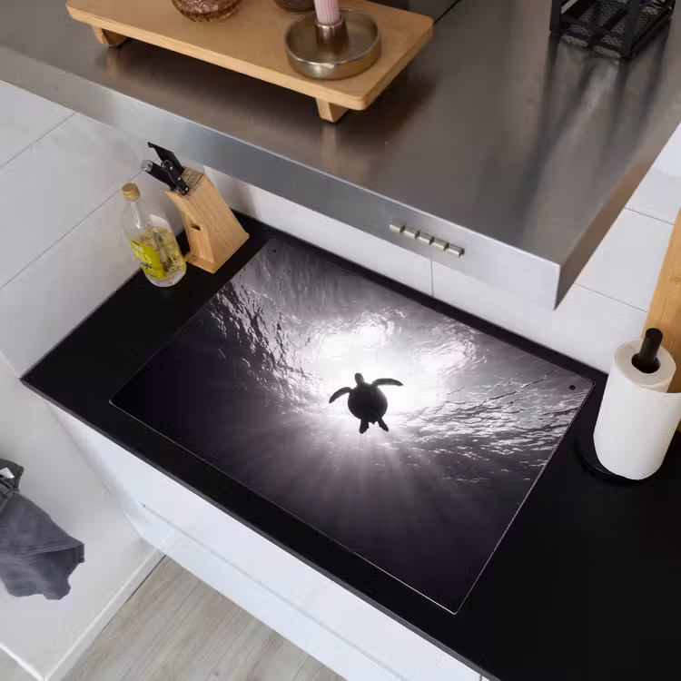 Schildpad - Onderwater - Lichtstralen - Oceaan - Zwart-wit Inductie beschemer met haakjes klein -sfeer1