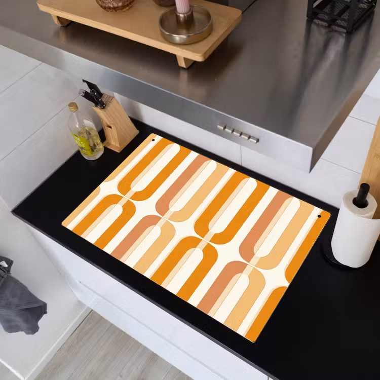 U-vorm - Retro - Oranje Inductie beschemer met haakjes klein 777 -sfeer1