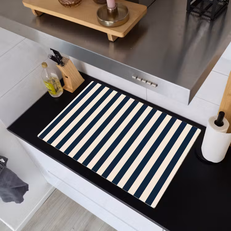 Verticale strepen - Blauw - Crème Inductie beschemer met haakjes klein 777 -sfeer1