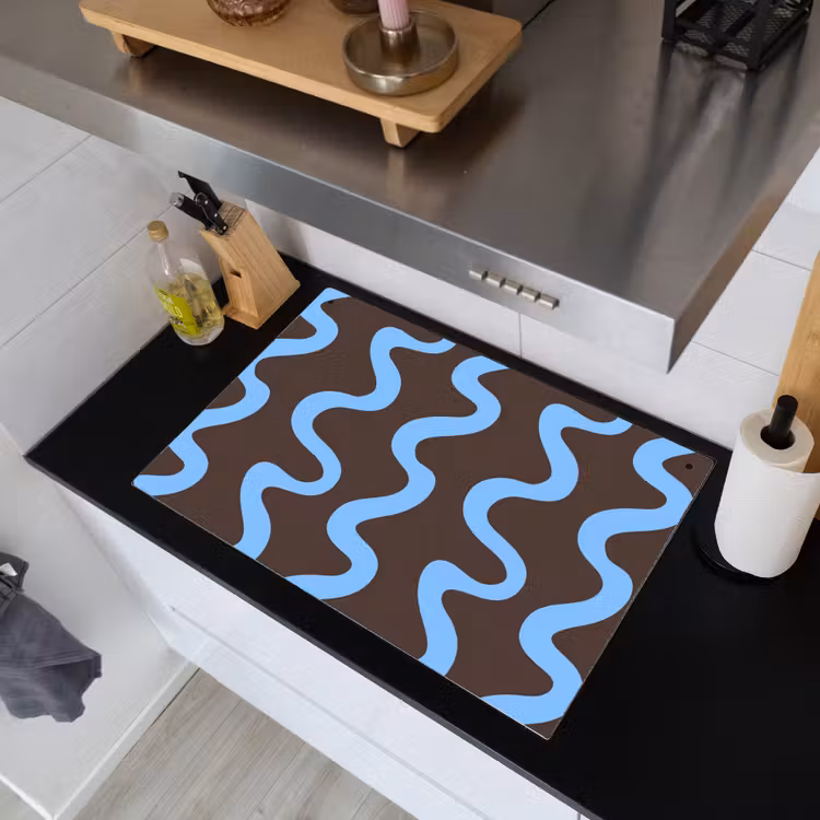 Kronkelende lijnen - Blauw - Bruin - Minimalistisch Inductie beschemer met haakjes klein 777 -sfeer1