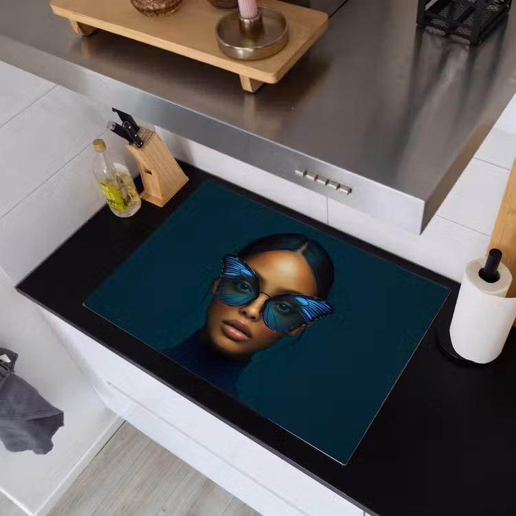 Vrouw - Vlinder - Bril - Blauw - Modern - Portret Inductie beschemer met haakjes klein -sfeer1