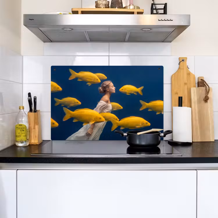 Vrouw - Vis - Water - Natuur - Geel Inductie beschemer met haakjes klein -sfeer2